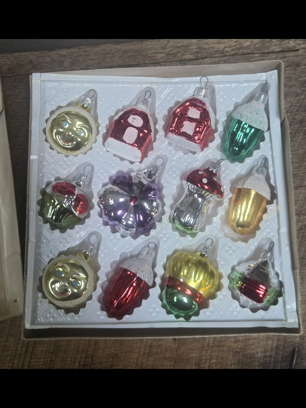 NIB Vintage 12 Hand-Decorated Glass Ornaments - Bin SS